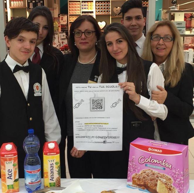 I giovani cuochi dell'alberghiero Leopoldo II di Lorena in una delle postazioni Conad