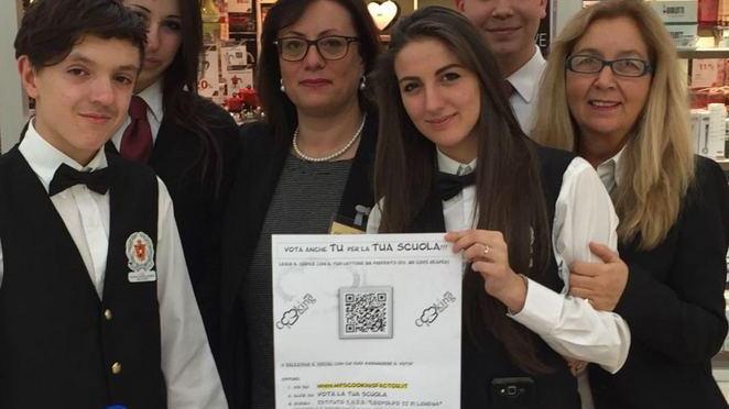 I giovani cuochi dell'alberghiero Leopoldo II di Lorena in una delle postazioni Conad