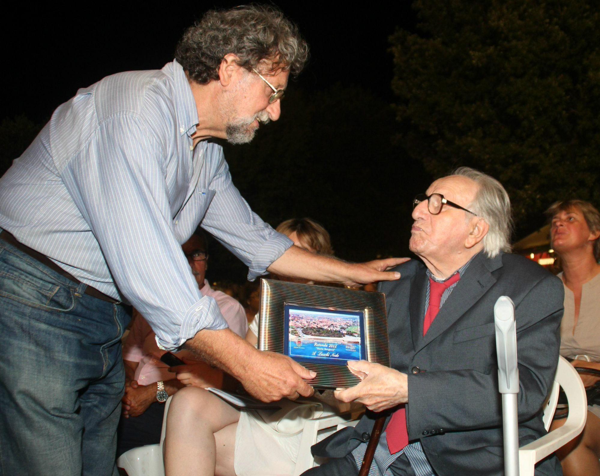 Il pittore Nedo Luschi premiato al premio Rotonda nell'edizione 2012