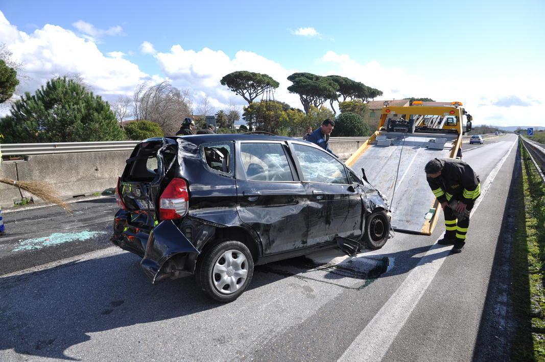 L'auto cappottata sulla Variante Aurelia