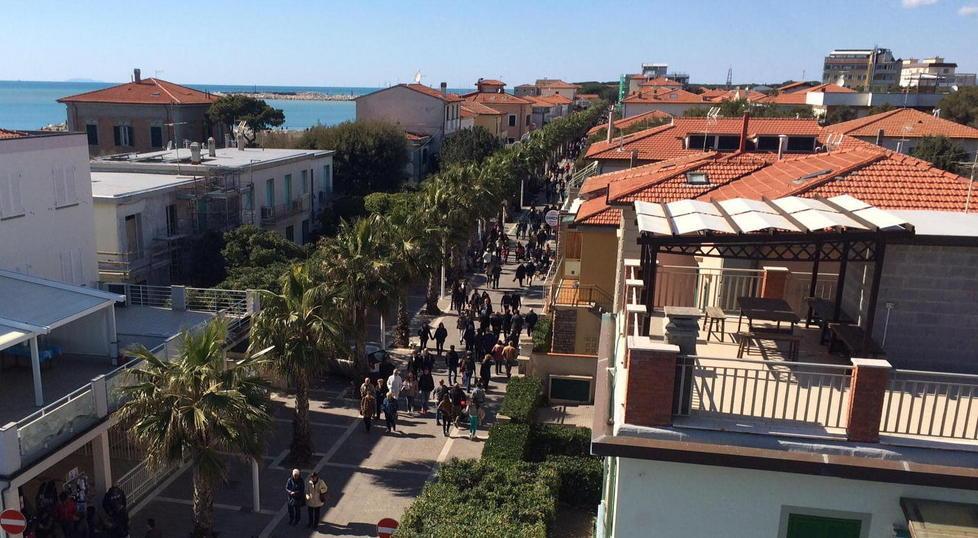 Una veduta del lungomare di Marina di Cecina