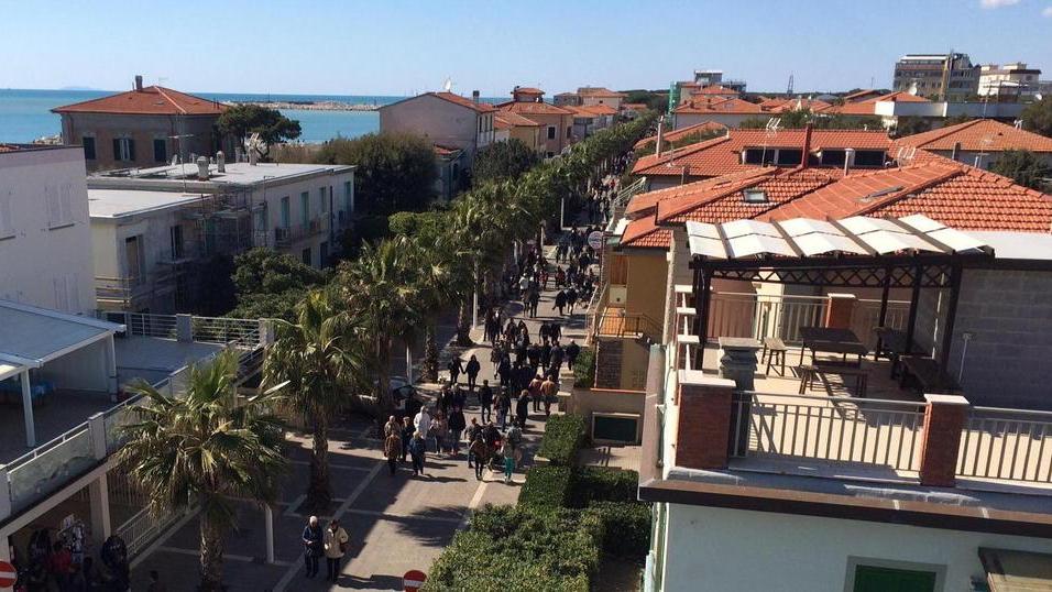 Una veduta del lungomare di Marina di Cecina