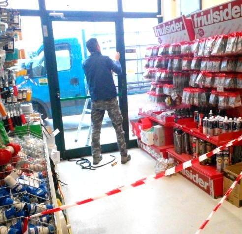 Svaligiata una ferramenta Furti anche nelle abitazioni