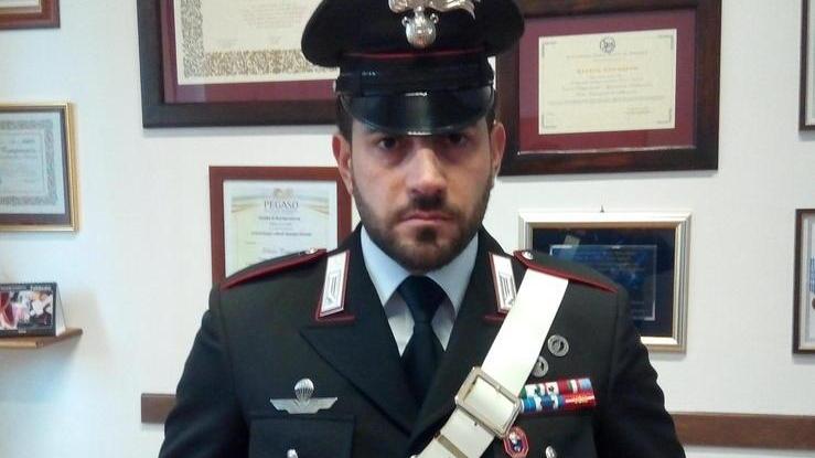 Abbandona droga sul bus quando vede i carabinieri