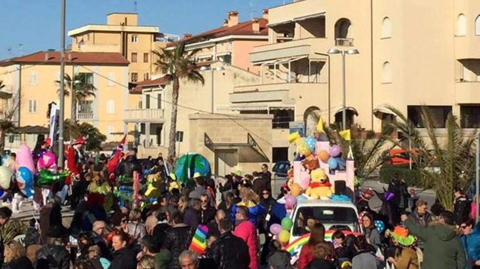 Domenica in paese è ancora Carnevale