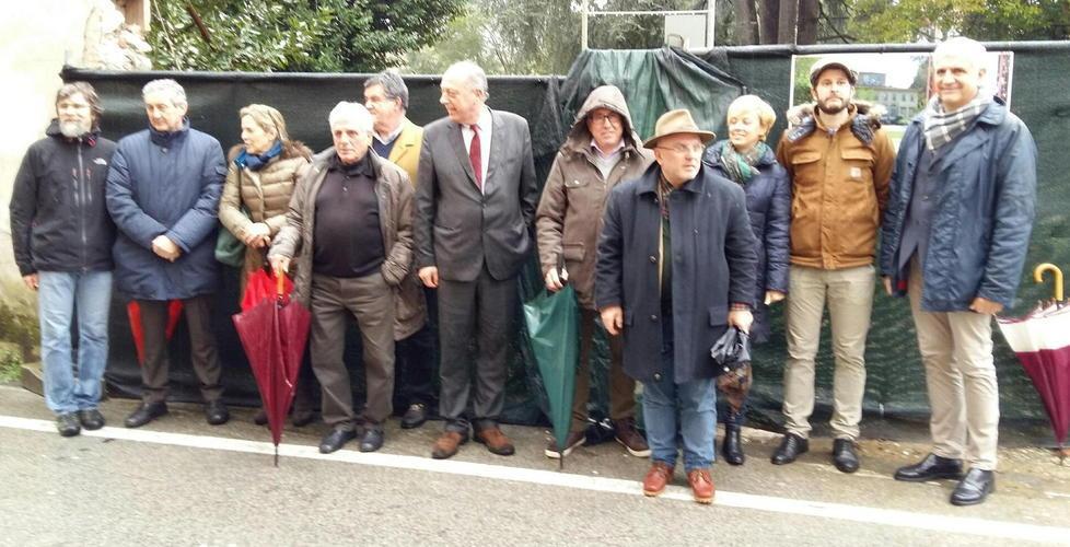 Dopo nove anni parte il recupero del muro crollato 