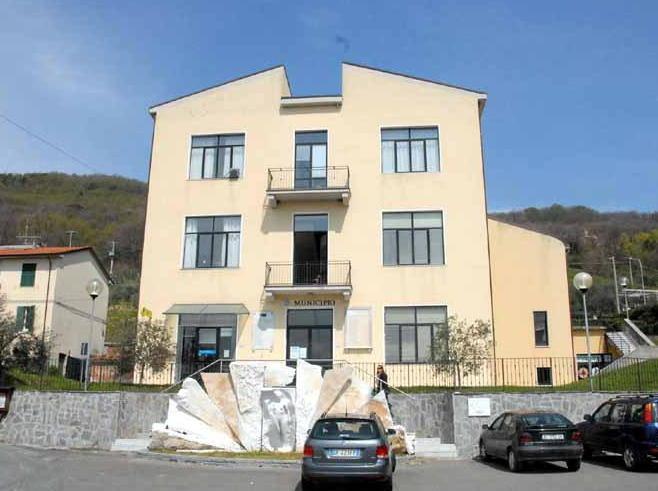 Il sindaco: pagheremo noi per le “spesine pazze”