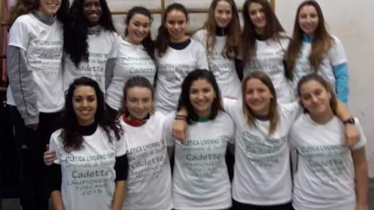 Una maglia, un abbraccio, una grande gioia Le Cadette dell’Atletica Livorno nella storia