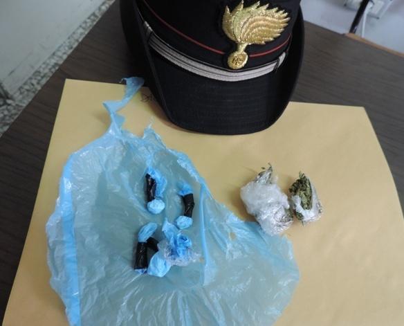 Spacciava vicino alla chiesa, arrestato dai carabinieri