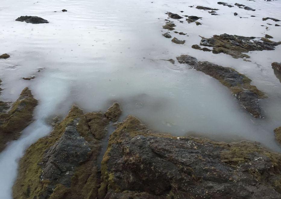Allarme per il rio Siniscola, l’acqua è di colore bianco