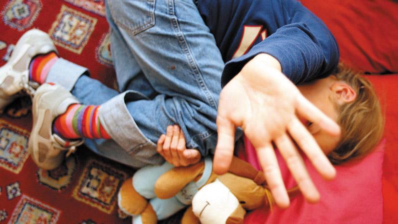 Sassari, dopo 10 anni denuncia gli abusi e il patrigno finisce a processo