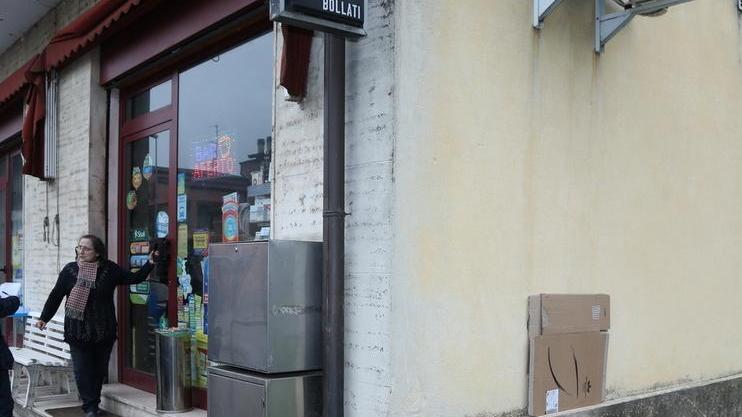 Fanno un buco e svuotano il bar a Marzaglia