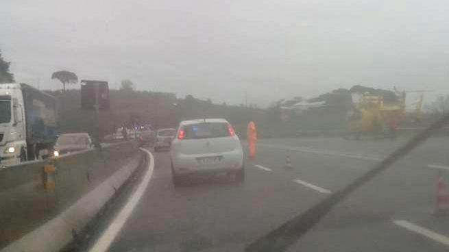 L'incidente nella foto inviata da un lettore, Davide Falteri