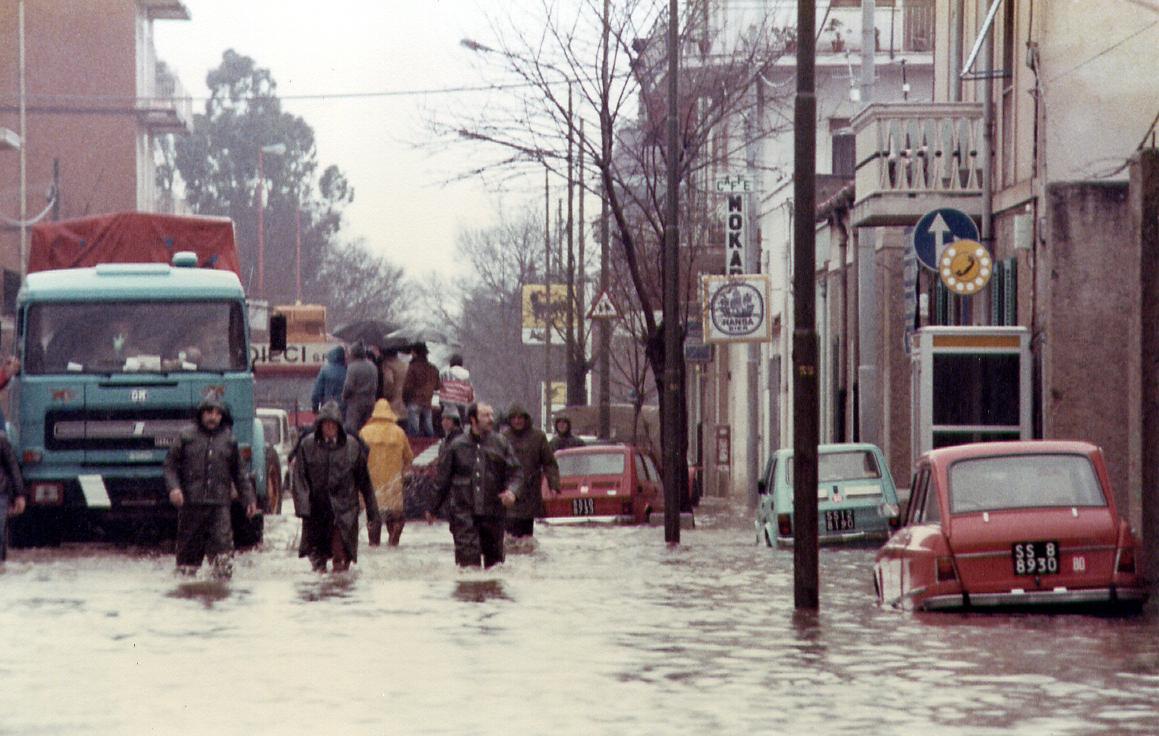 Olbia, via Vittorio Veneto sommersa dall'acqua il 21 febbraio 1979