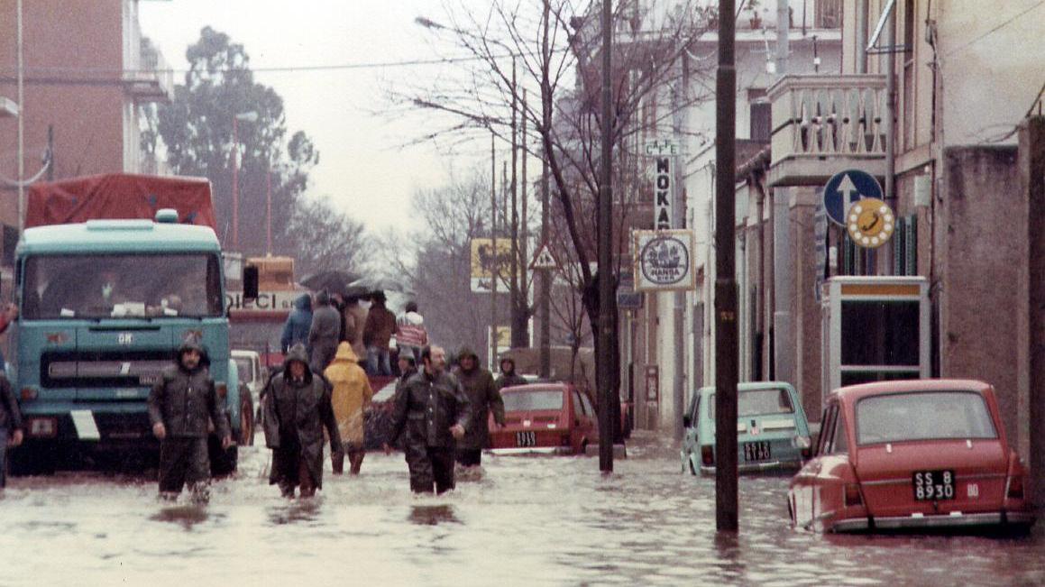 Olbia, via Vittorio Veneto sommersa dall'acqua il 21 febbraio 1979