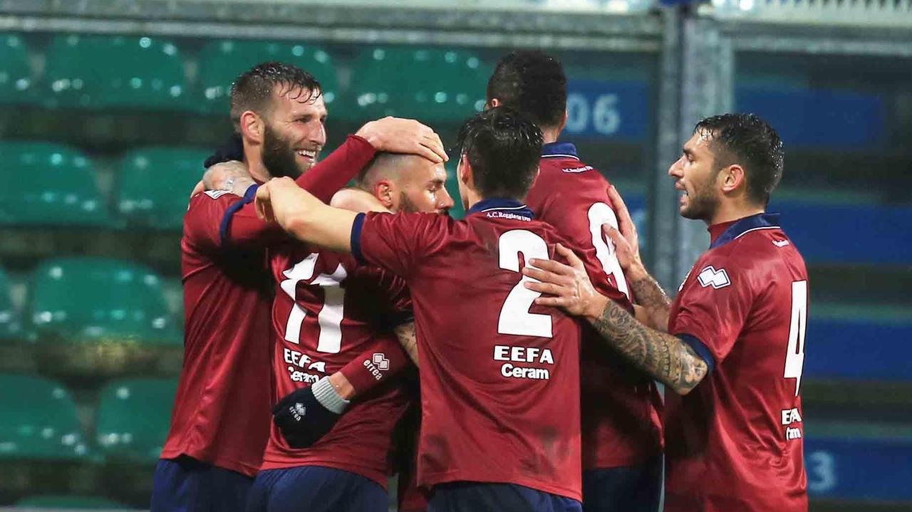 La Reggiana piega il Feralpisalò 3-0 e torna a sperare