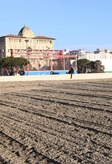 Chi corre per le spiagge libere attrezzate in Passeggiata