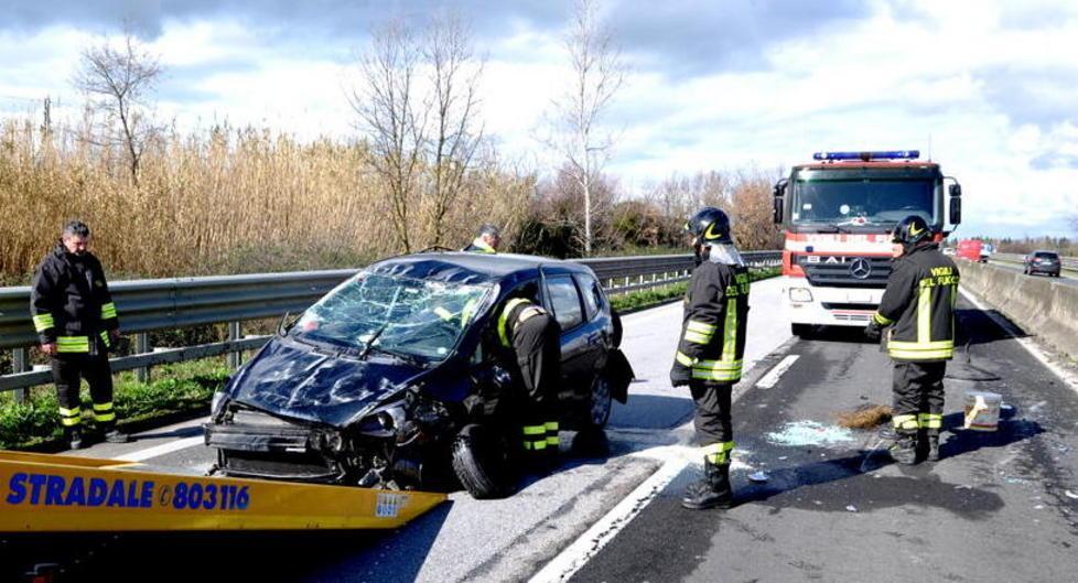 Cappottano con l’auto paura sulla Variante 
