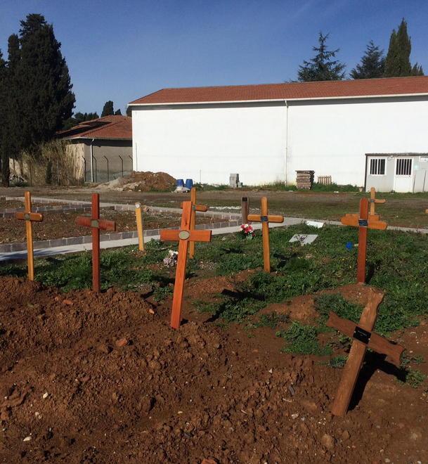 Via i morti da 50 anni al cimitero comunale si liberano 60 loculi 