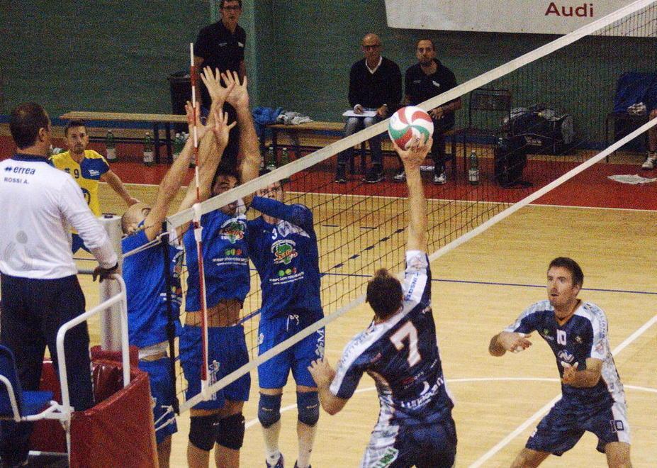 Pallavolo Massa vola in terra sarda 