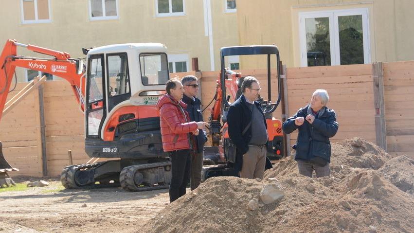 L'assessore comunale Orunesu in visita al cantiere della scuola
