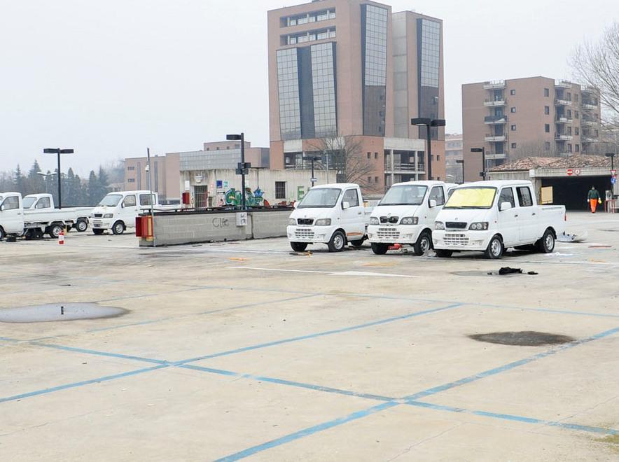 Spaccio e degrado tra i furgoni 