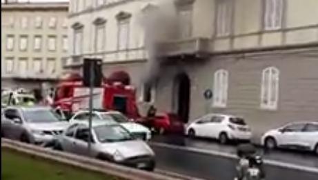L'incendio su viale Italia