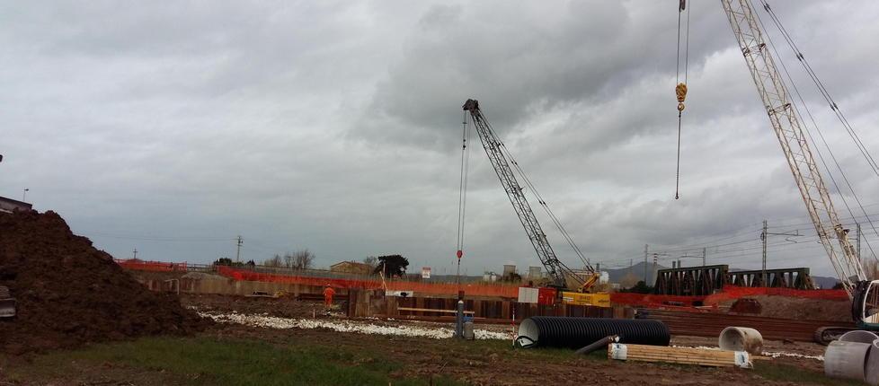 Il cantiere a lato del fiume Fine per la messa in sicurezza idraulica
