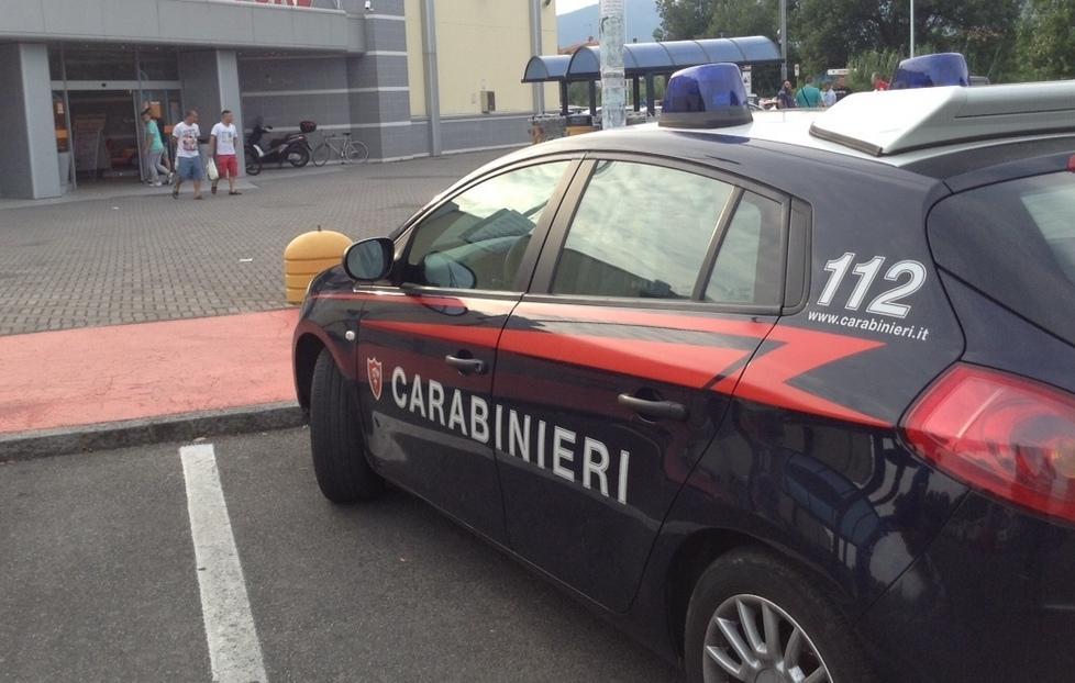 Lanciano pietre contro la casa di un’anziana 