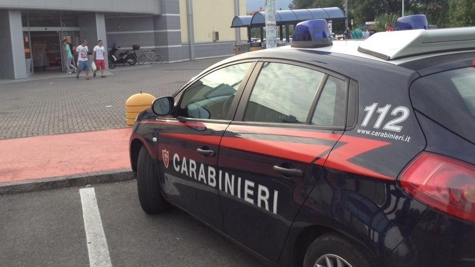 Lanciano pietre contro la casa di un’anziana