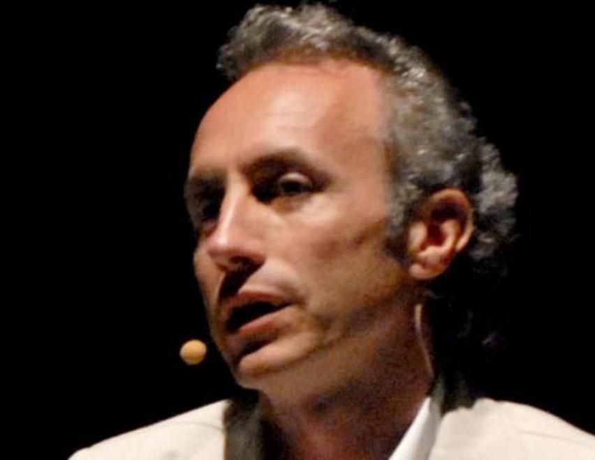 Sabina Guzzanti, cronache feroci dal secolo più buio 