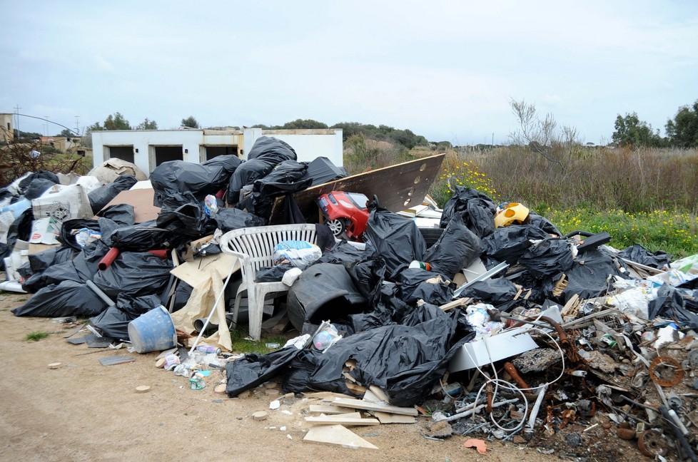 Mega discarica: caccia agli incivili 