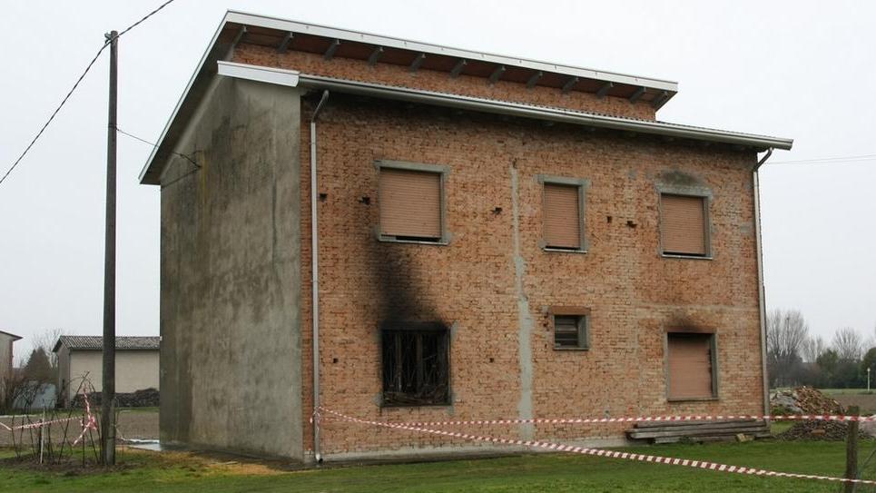 Fiamme nella casa L’incendio è doloso
