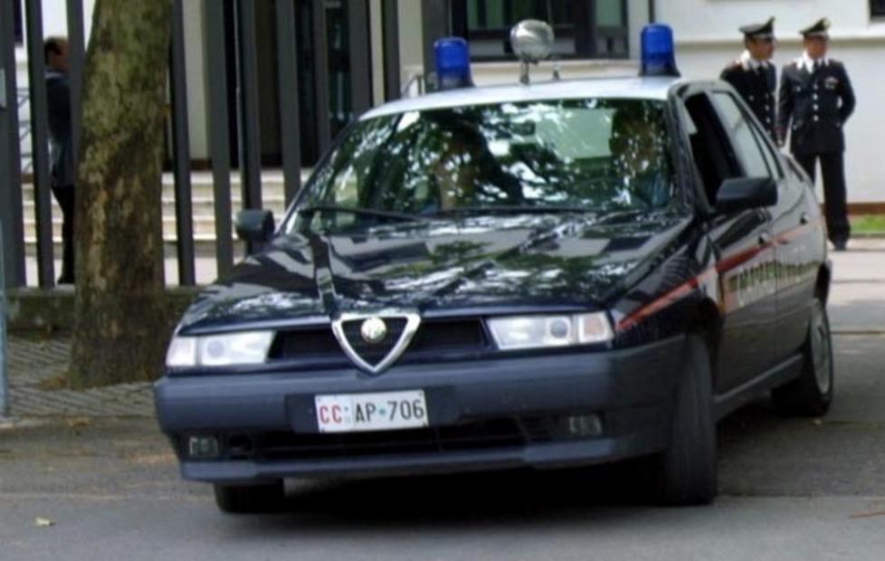 Al bar rubano sigarette e grattini 