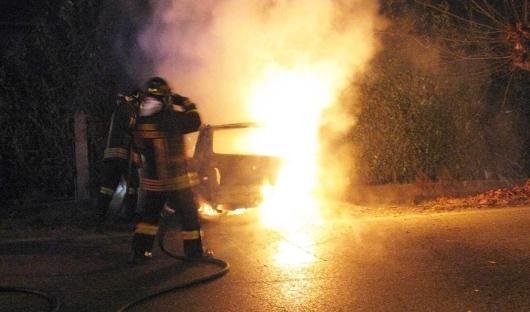 Scandiano, fuoco appiccato alla macchina di un medico 
