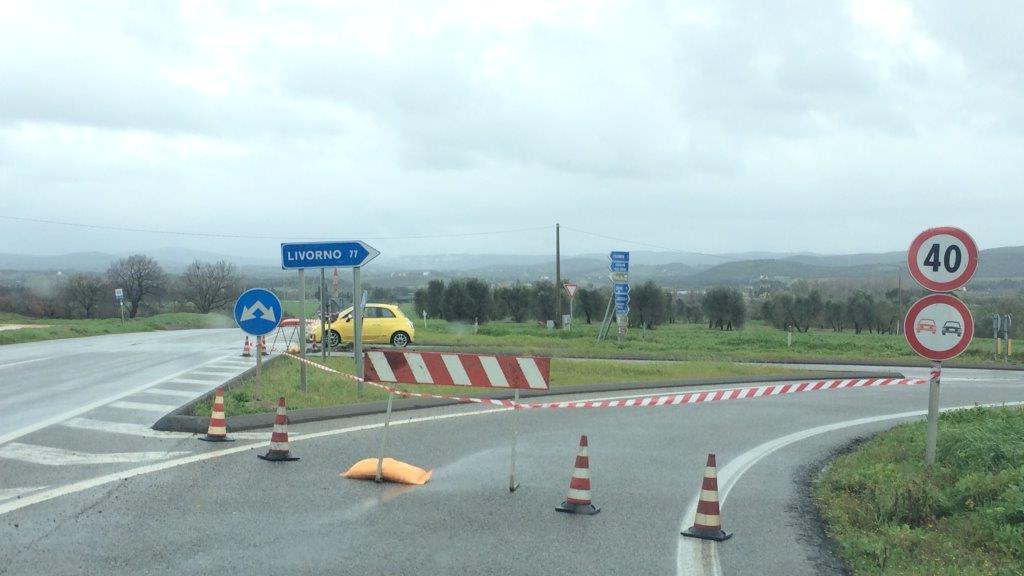 Follonica est direzione Livorno ingresso chiuso (foto Giorgio)