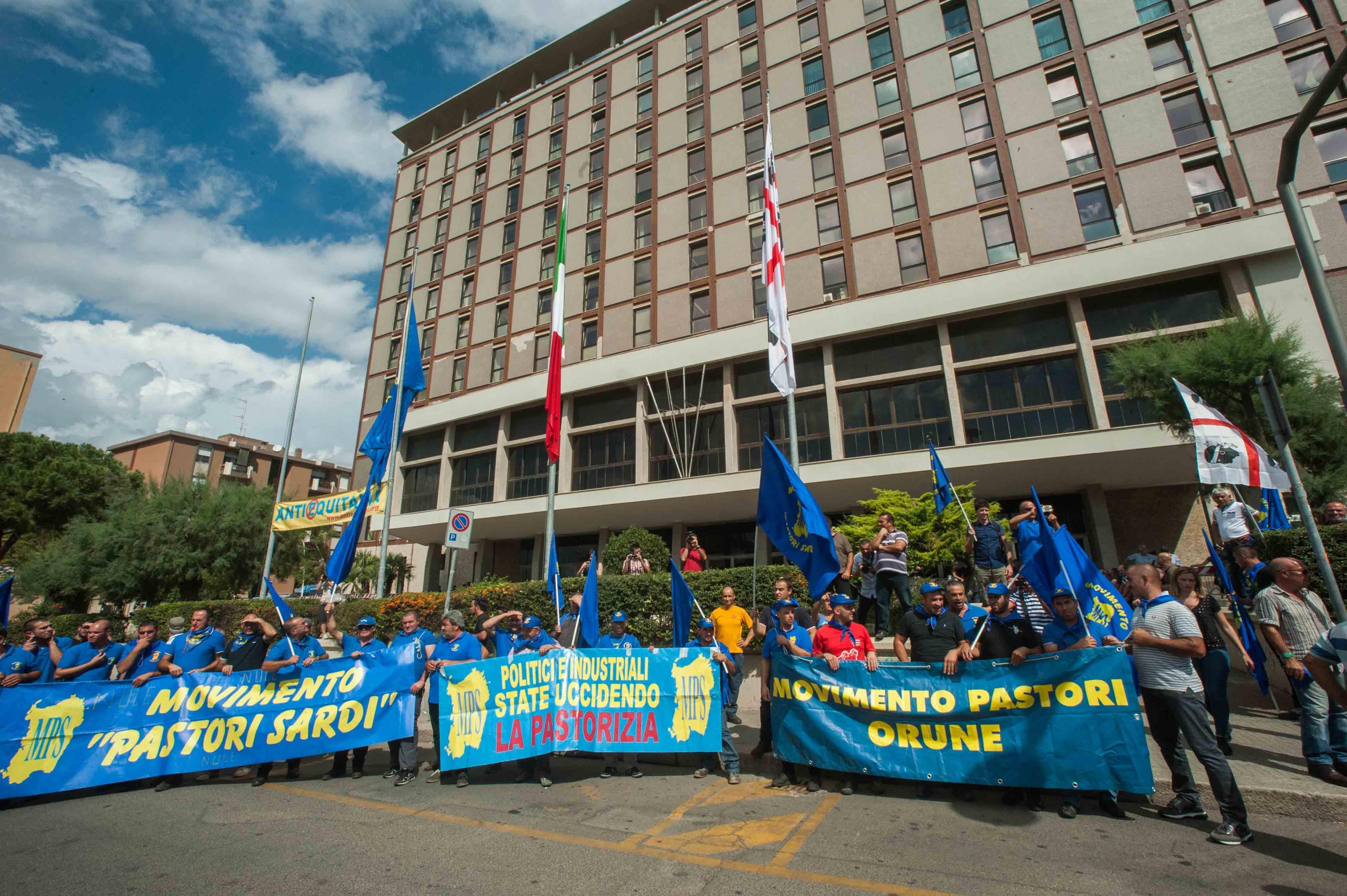 Il palazzo della Regione, in viale Trento a Cagliari