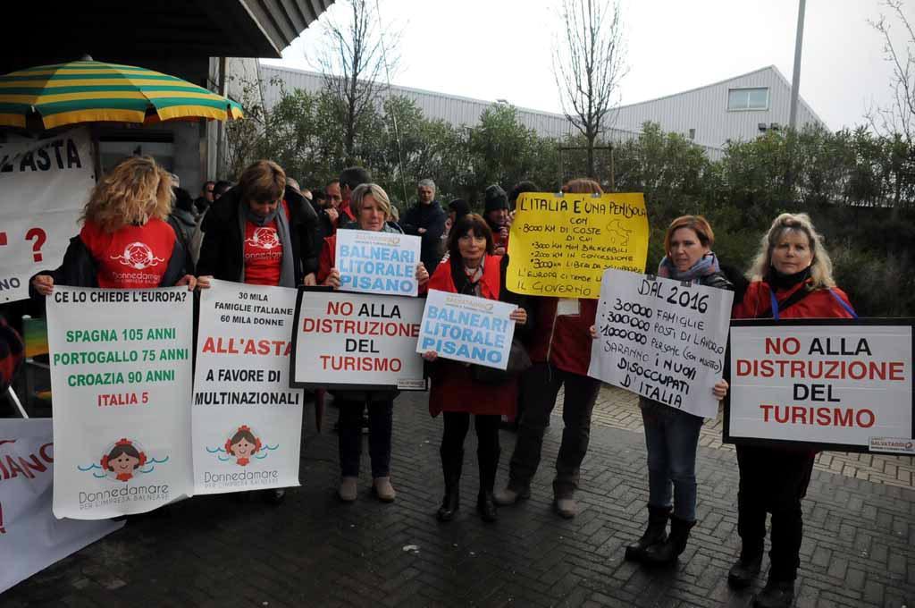 La protesta dei balnearia  Marina di Carrara