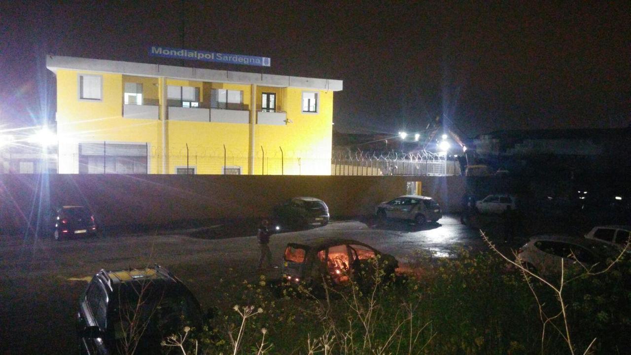 Sassari, assalto con sparatoria alla sede della Mondialpol Sardegna