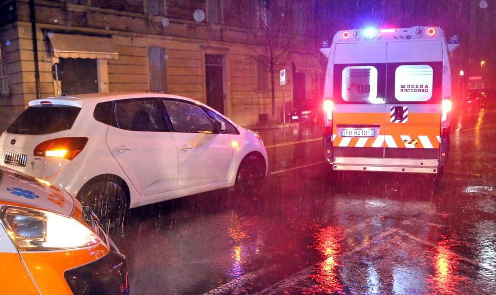 Modena, grave la donna di 46 anni investita sulle strisce 