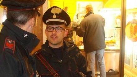 Fanno razzia di abiti e di profumi con borse schermate