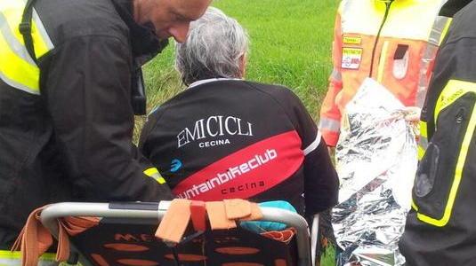 Cade nel bosco Lo trovano col gps i vigili del fuoco