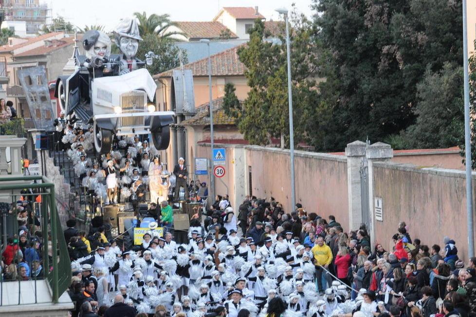Carnevale rovinato si chiude con il veglione