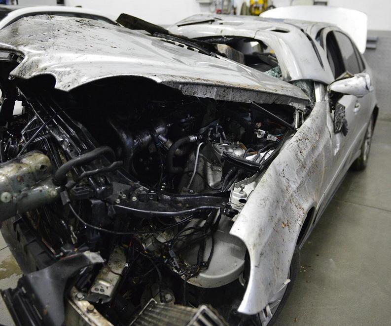 Muore sbalzata dall’auto 