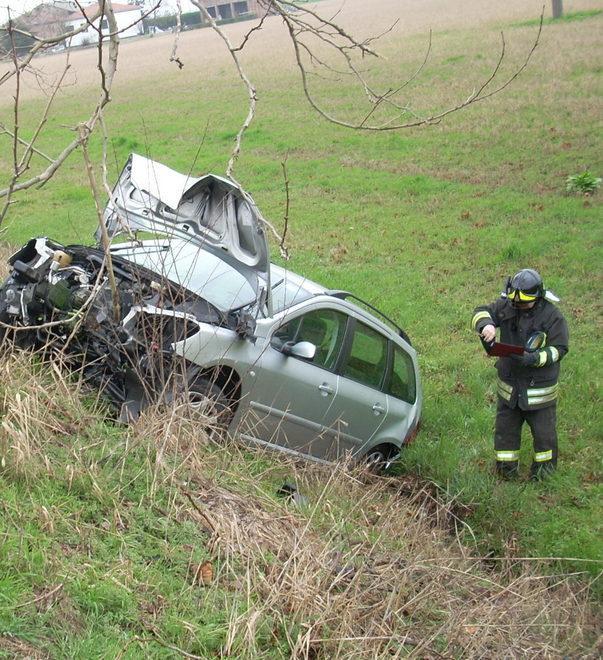 Esce di strada tra Santa Bianca e Casumaro