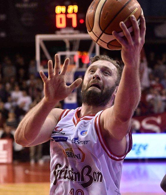 Esplosivo Della Valle Aradori superstar “Vova” sempre utile 