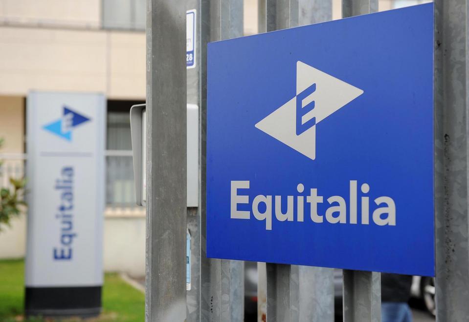 Oristano, Equitalia pignora l'auto della mamma di una ragazza disabile. La protesta: «Per noi è indispensabile» 