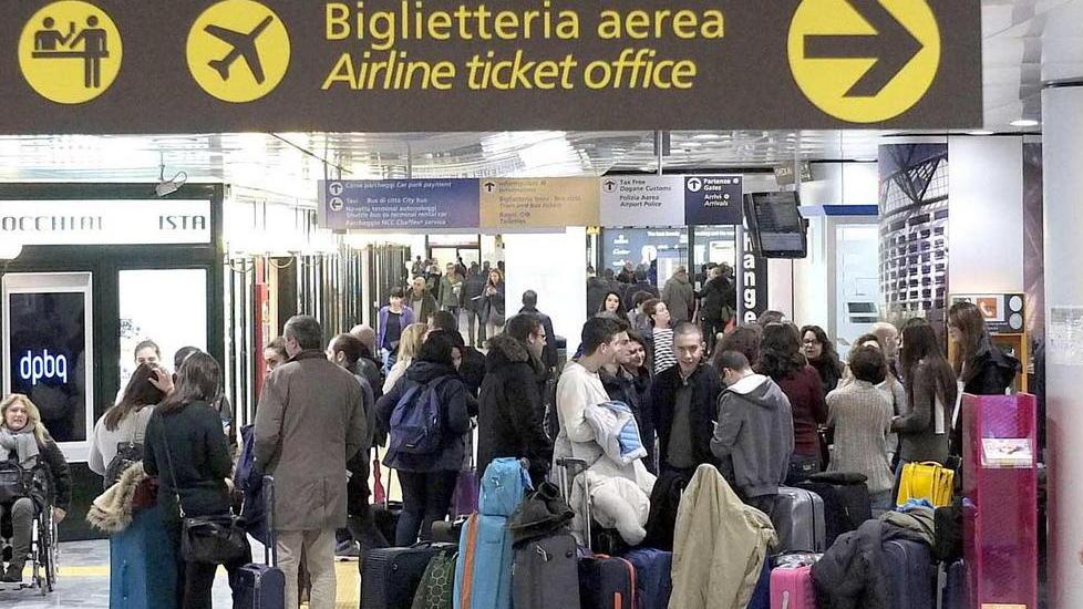 Cancellati 8 voli, 9 slittano