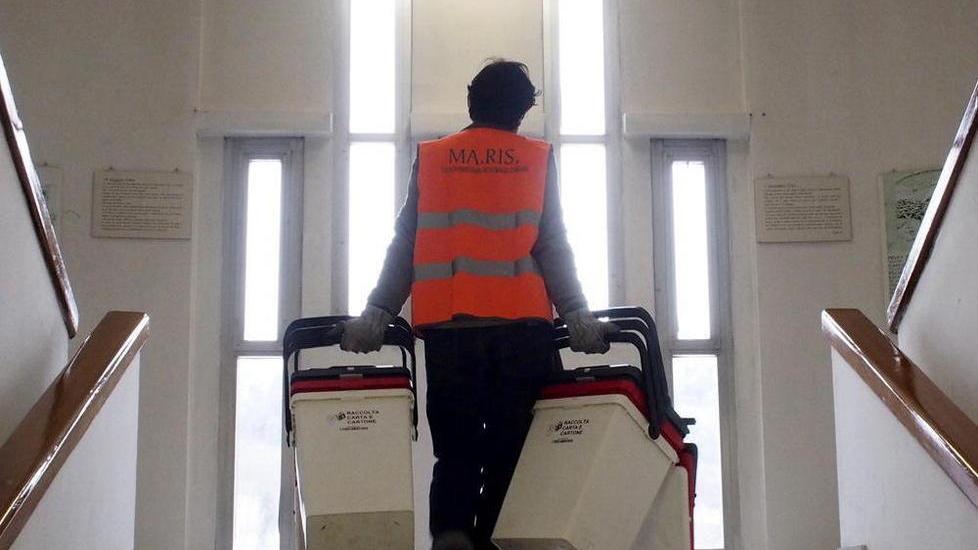 Raccolta rifiuti, un calvario per i negozianti