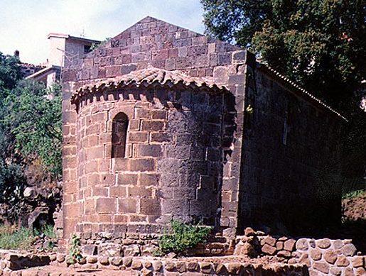 Pericolo crolli nella zona di Santa Maria 